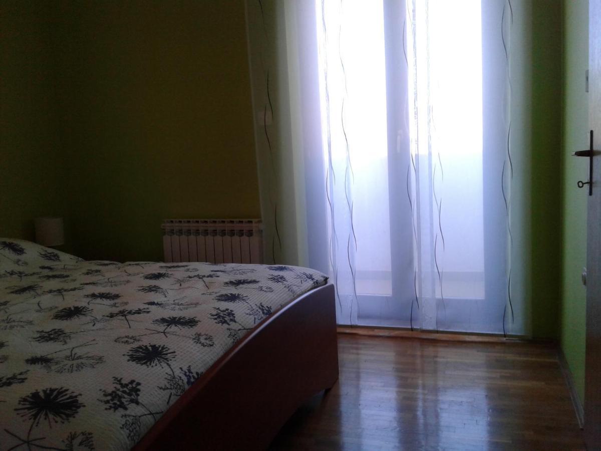 Apartment Sunny Place พูลา ภายนอก รูปภาพ