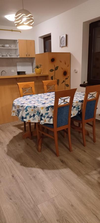 Apartment Sunny Place พูลา ภายนอก รูปภาพ